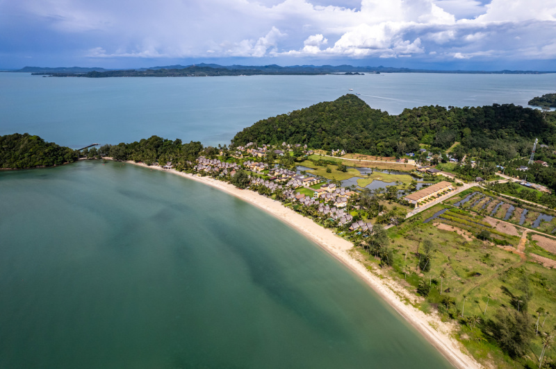 Luxury 4-Bedroom Pool Villa - ฿ 10.200.000