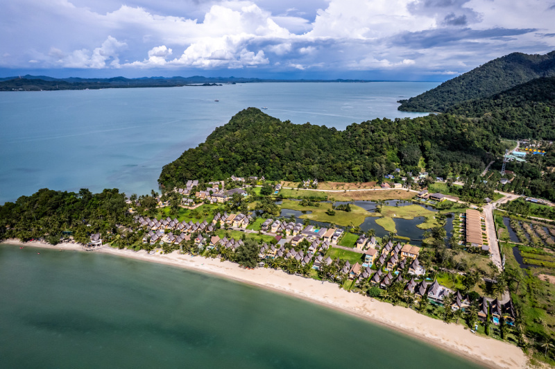 Luxury 4-Bedroom Pool Villa - ฿ 10.200.000