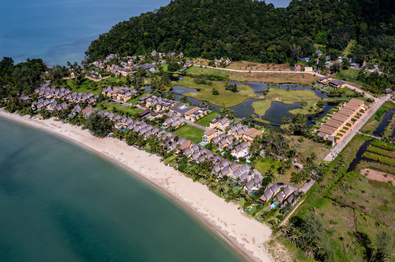 Luxury 4-Bedroom Pool Villa - ฿ 10.200.000