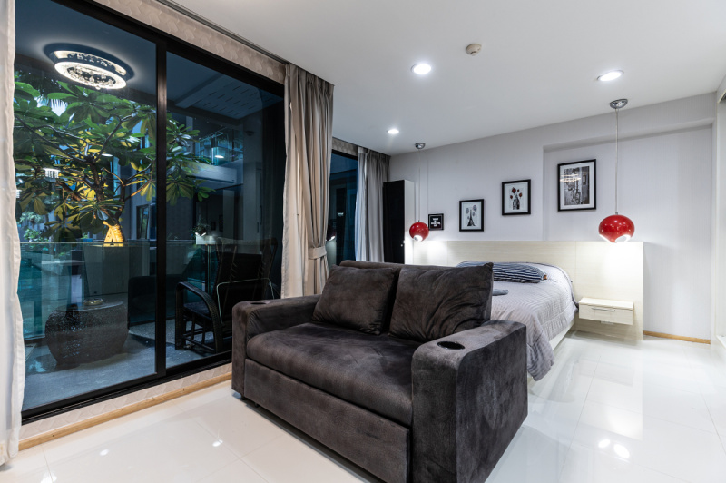 Spacious Studio with Pool Access - ฿ 2,500,000 