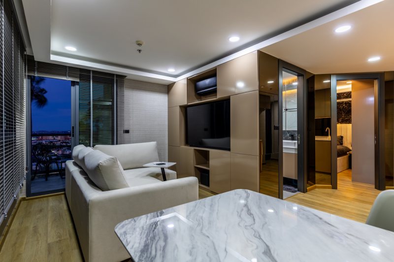 Luxury 1 Bedroom Condo - ฿ 8,900,000