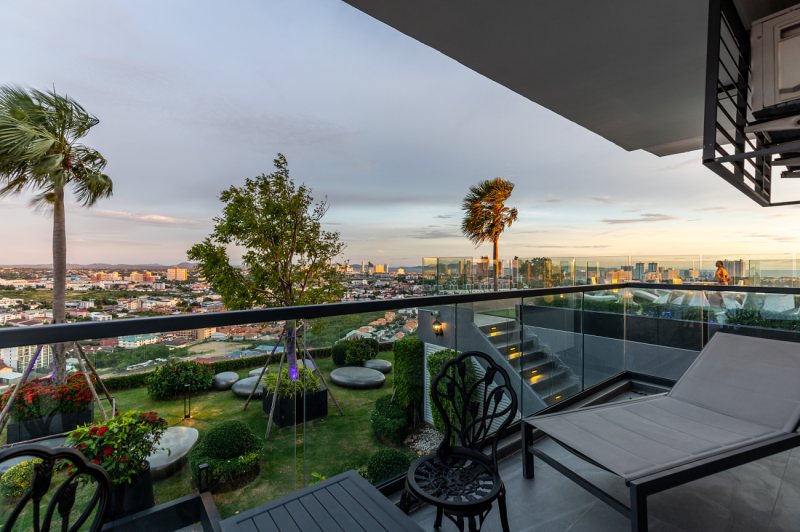 Luxury 1 Bedroom Condo - ฿ 8,900,000