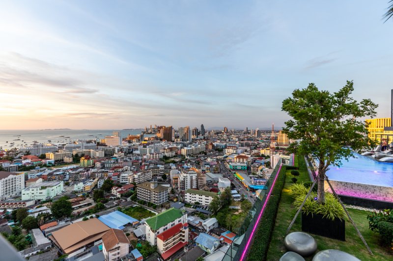 Luxury 1 Bedroom Condo - ฿ 8,900,000