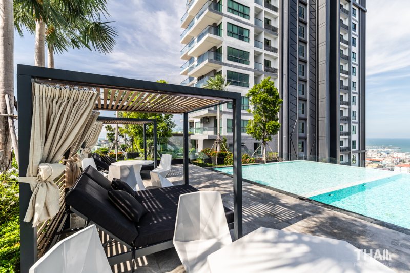 Luxury 1 Bedroom Condo - ฿ 8,900,000